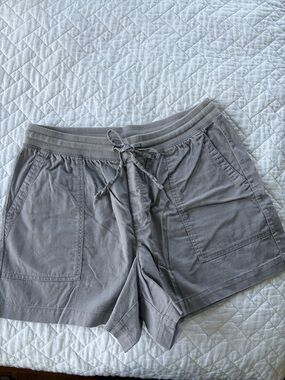 GAP 100% cotton gray twill shorts women’s size medium